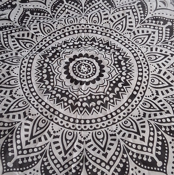NEW Mandala Print With Fringe - Picture 4 of 8
